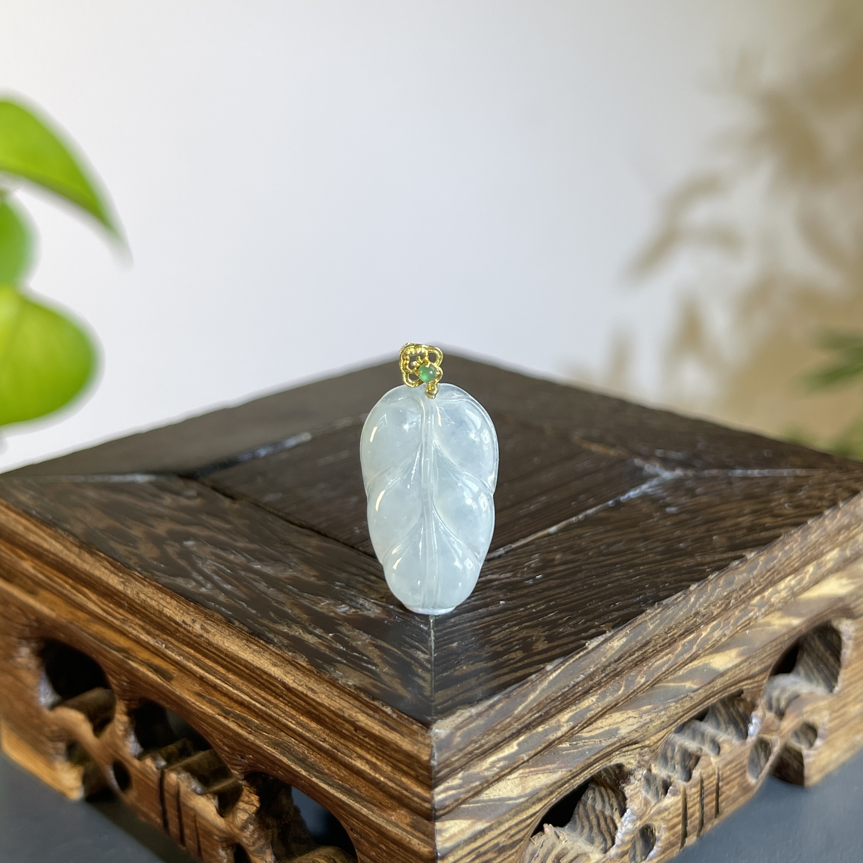 JXW12-019 天然缅甸翡翠A货 18K金扣大业有成