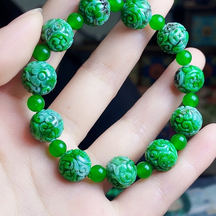 翡翠未镶嵌颈饰多样性