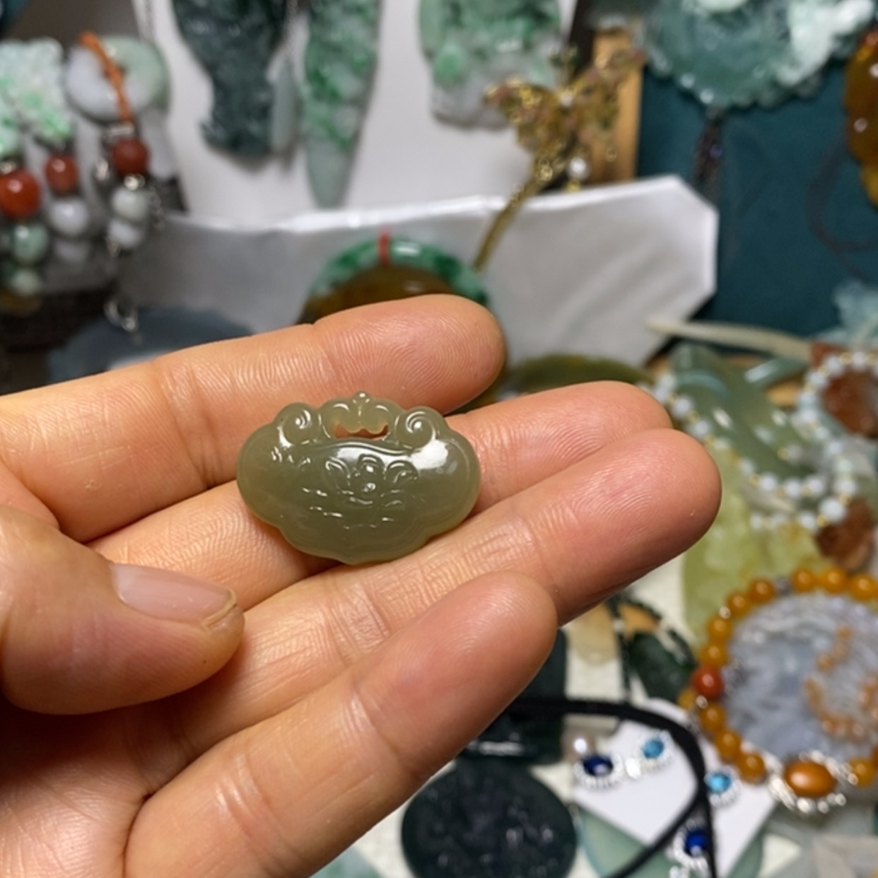 【闪购商品】翡翠吊坠(赠链)未镶嵌