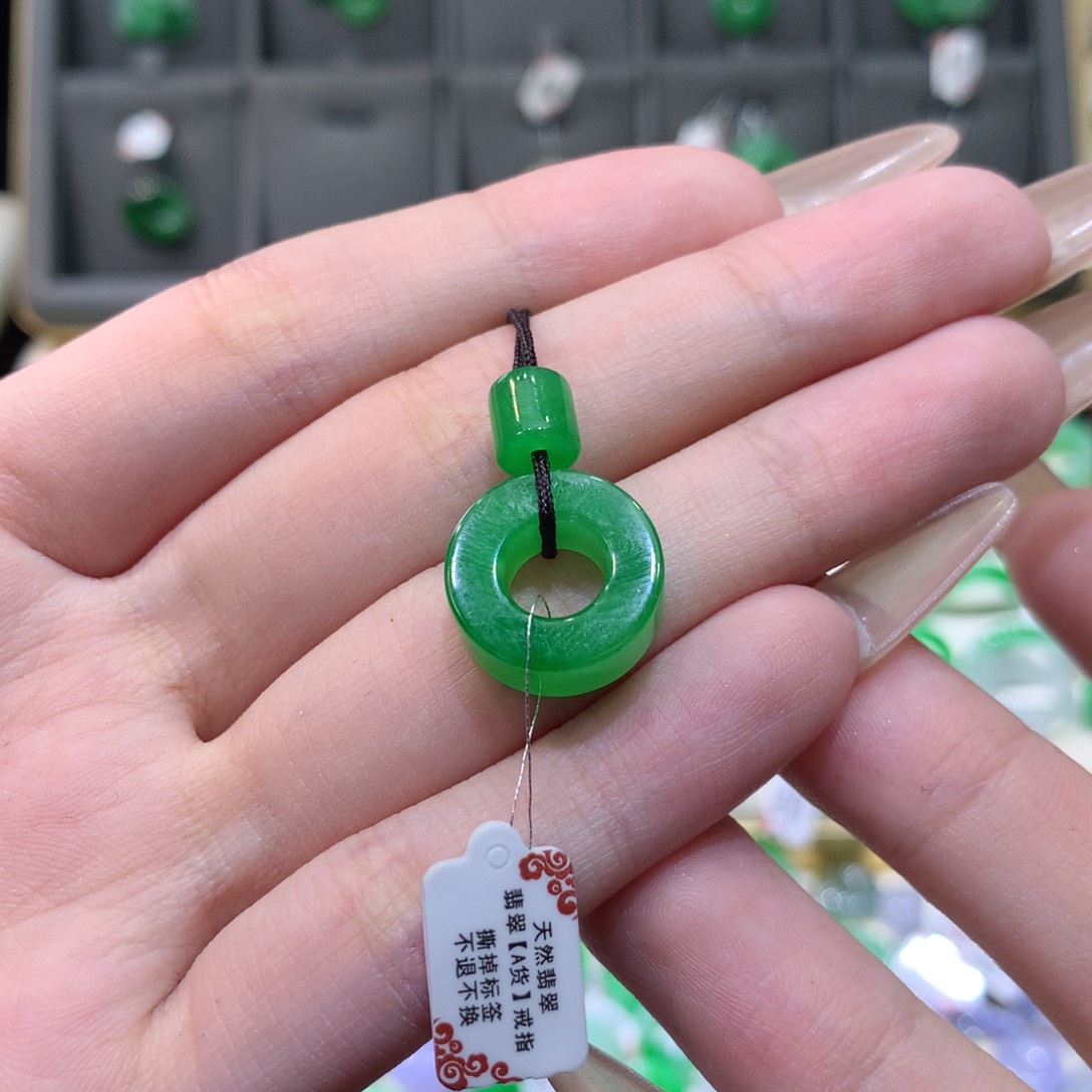 翡翠戒指未镶嵌甜甜圈
