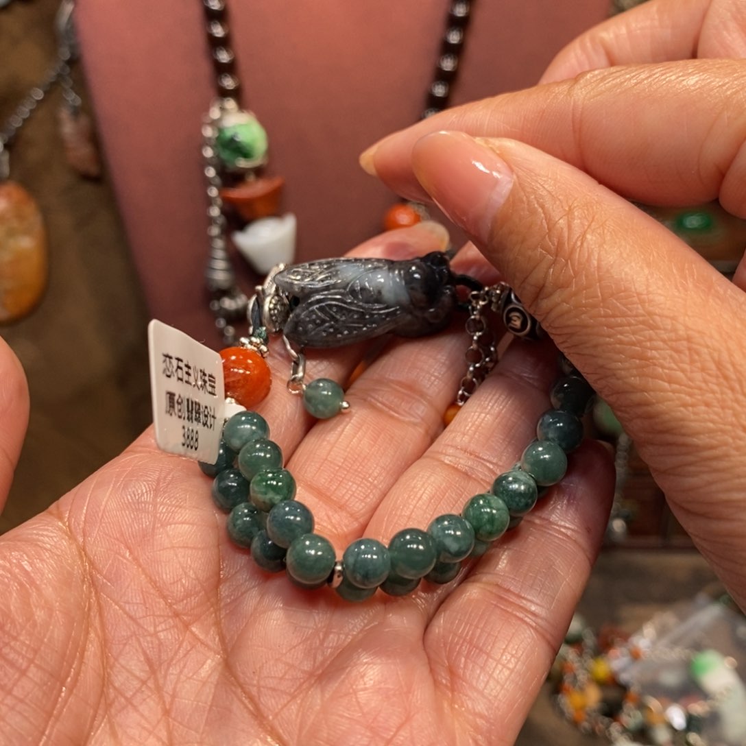 翡翠吊坠(赠链)未镶嵌