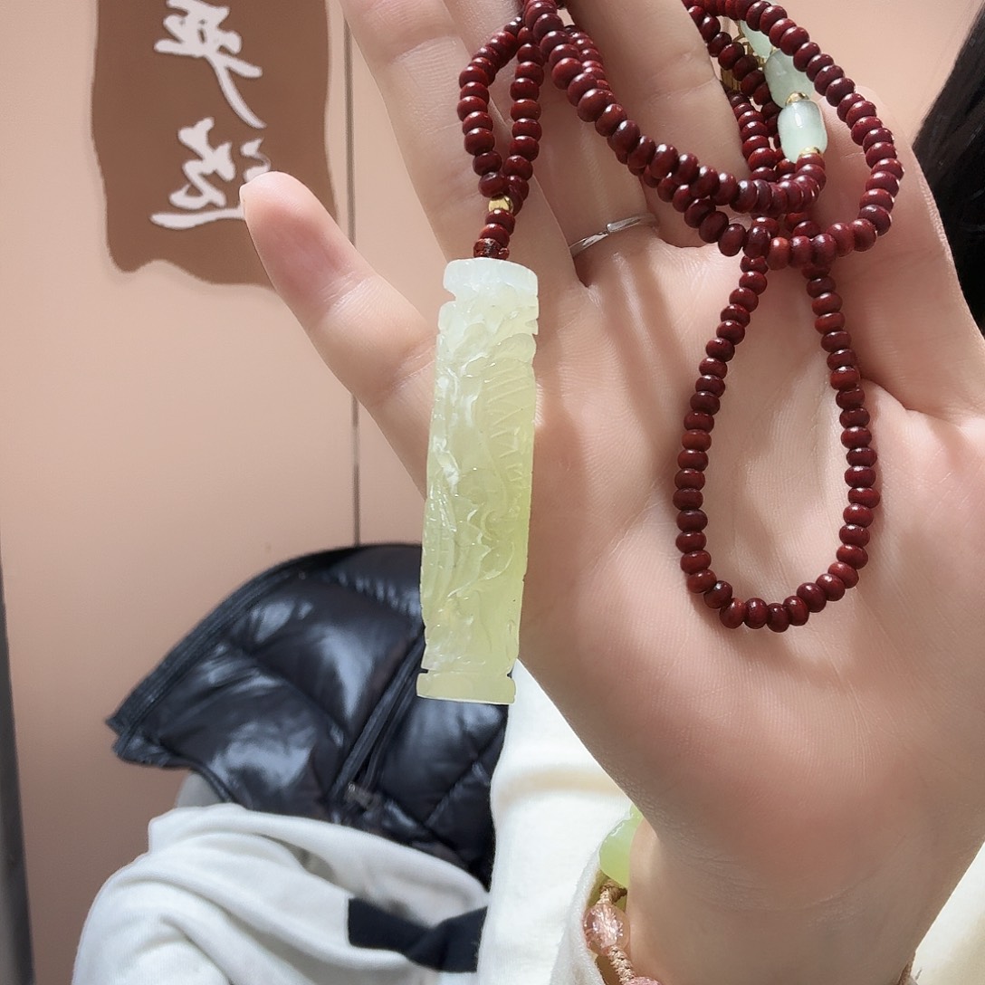 蛇纹石玉未镶嵌颈饰