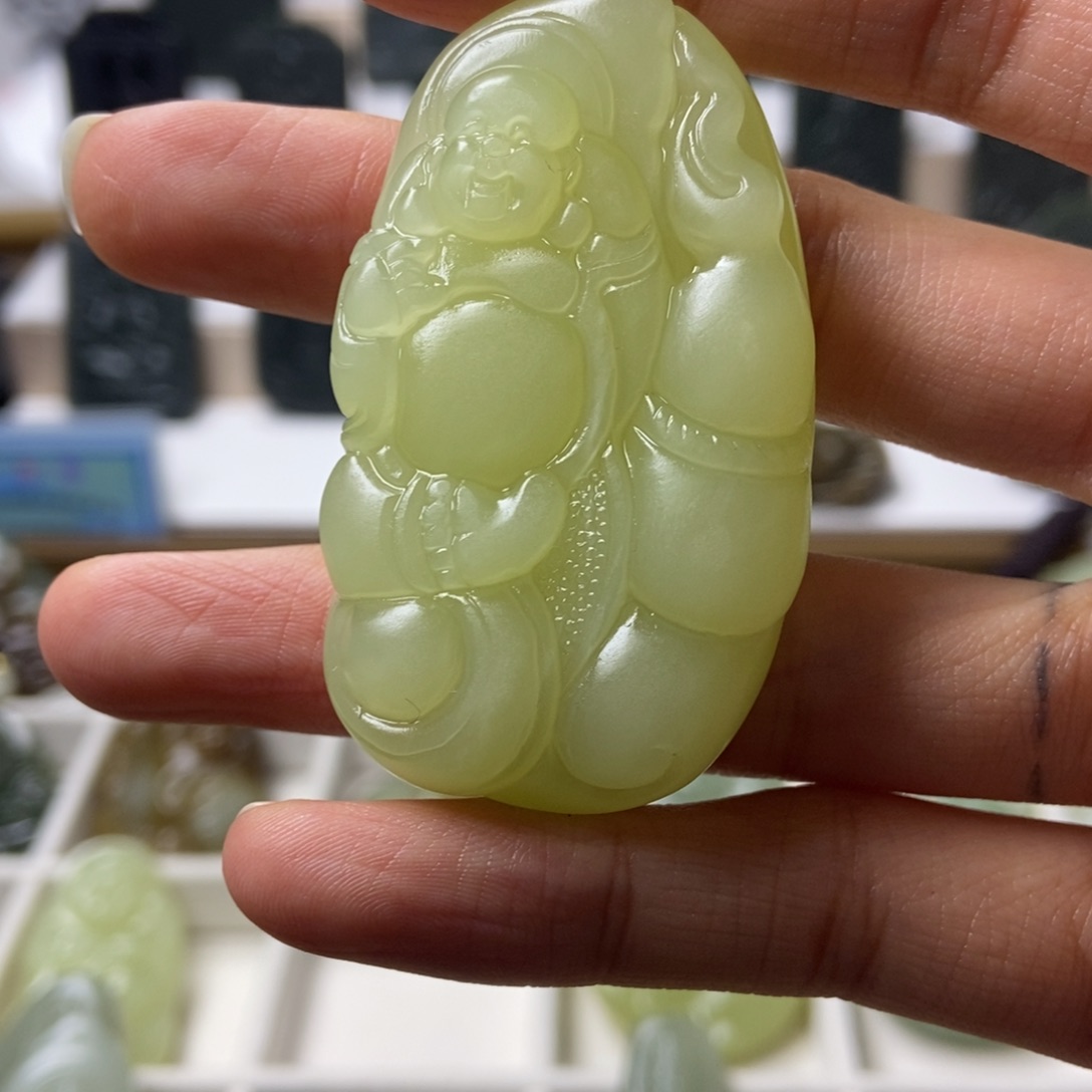 大***哥和田玉未镶嵌颈饰