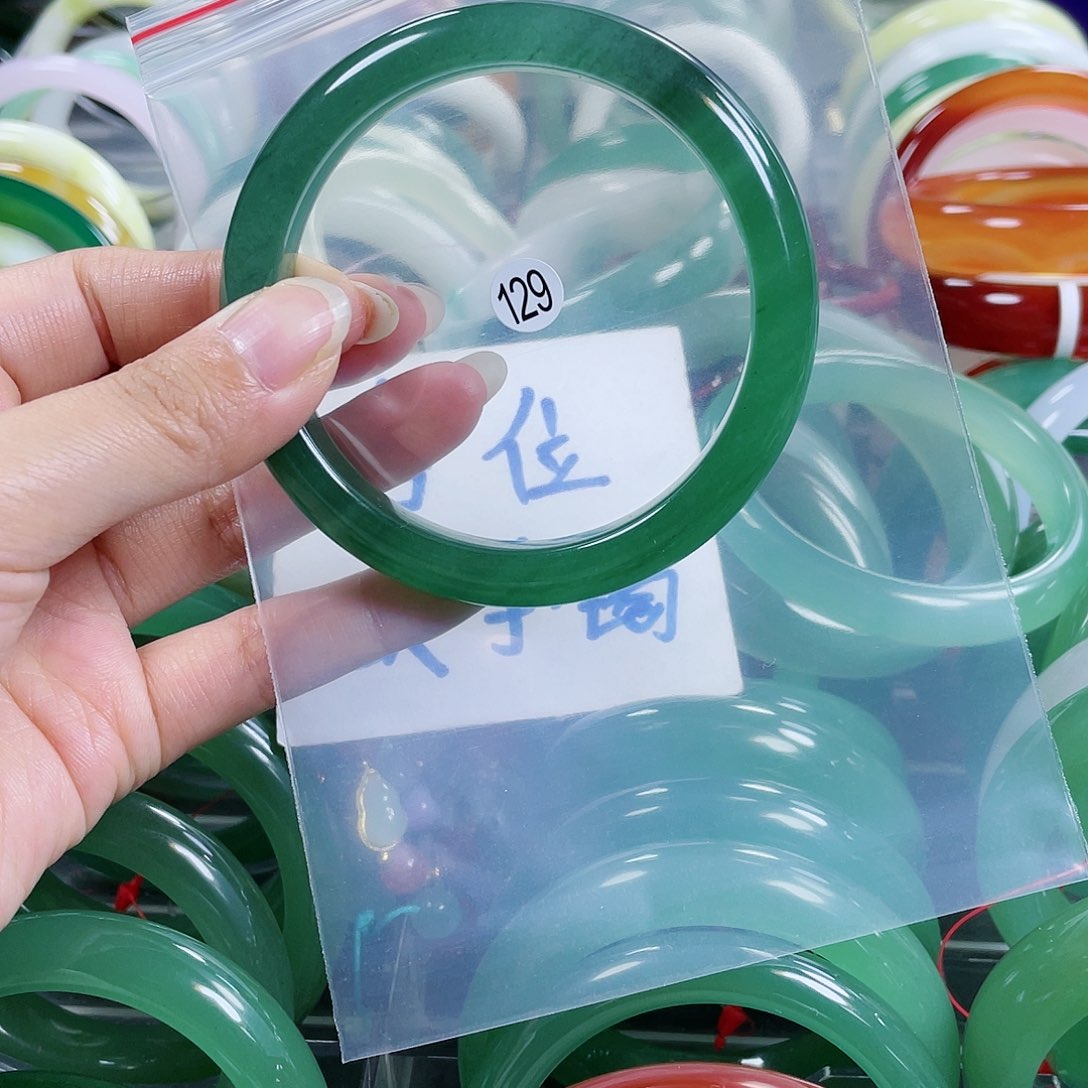 【闪购商品】石英质玉手镯未镶嵌62