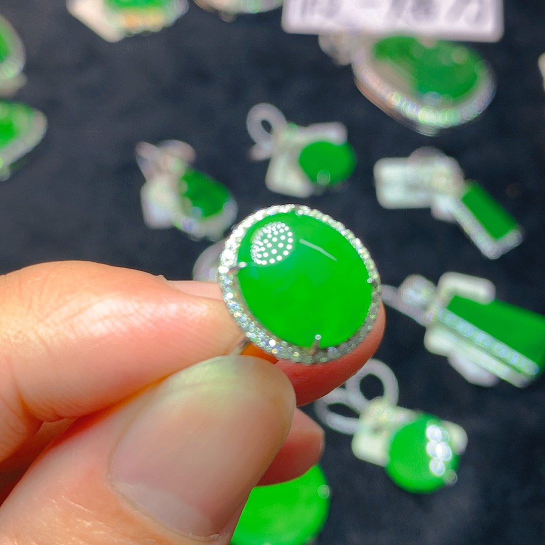 颈饰银S925镶嵌翡翠