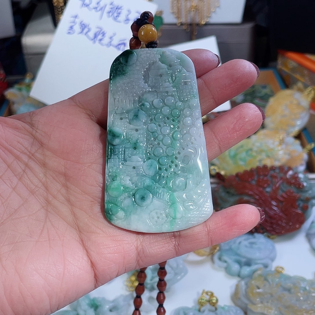 翡翠颈饰未镶嵌翡翠山水