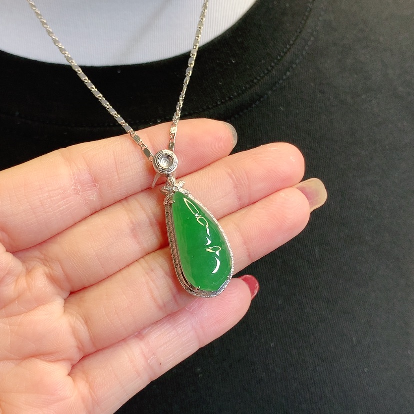 【闪购商品】翡翠吊坠(赠链)未镶嵌