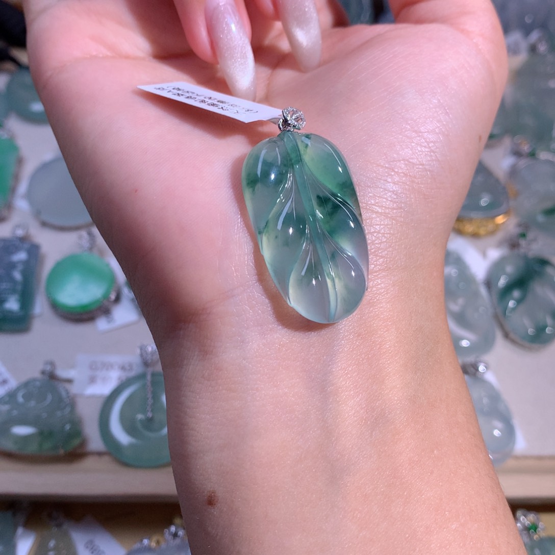 翡翠吊坠(不含链)18K金镶嵌