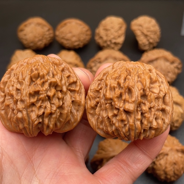 文玩核桃吊坠四座楼狮子头43尺