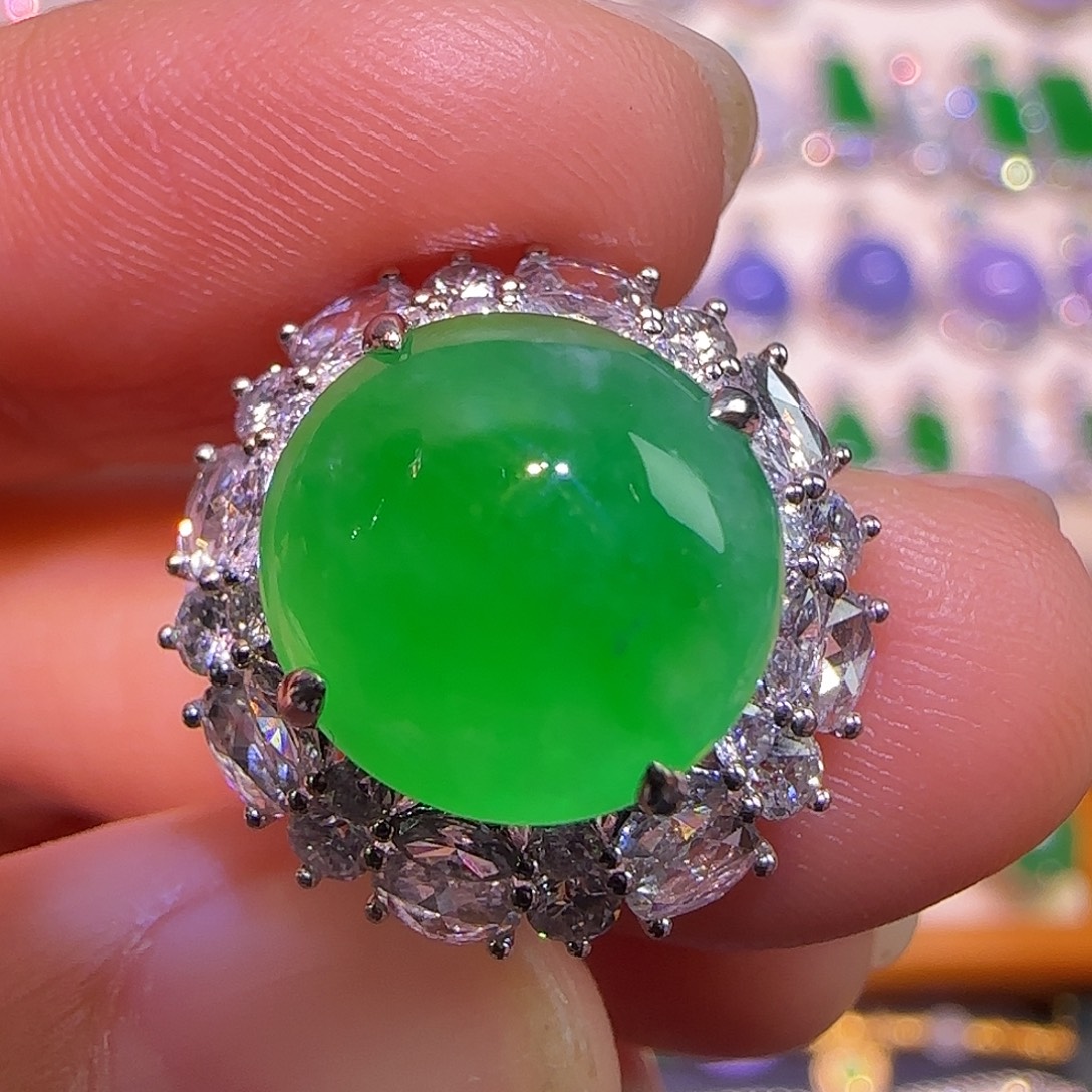 翡翠18K金镶嵌戒指