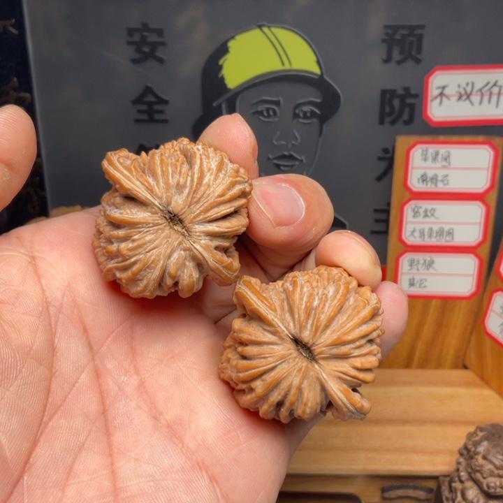 y***e文玩核桃吊坠四座楼40