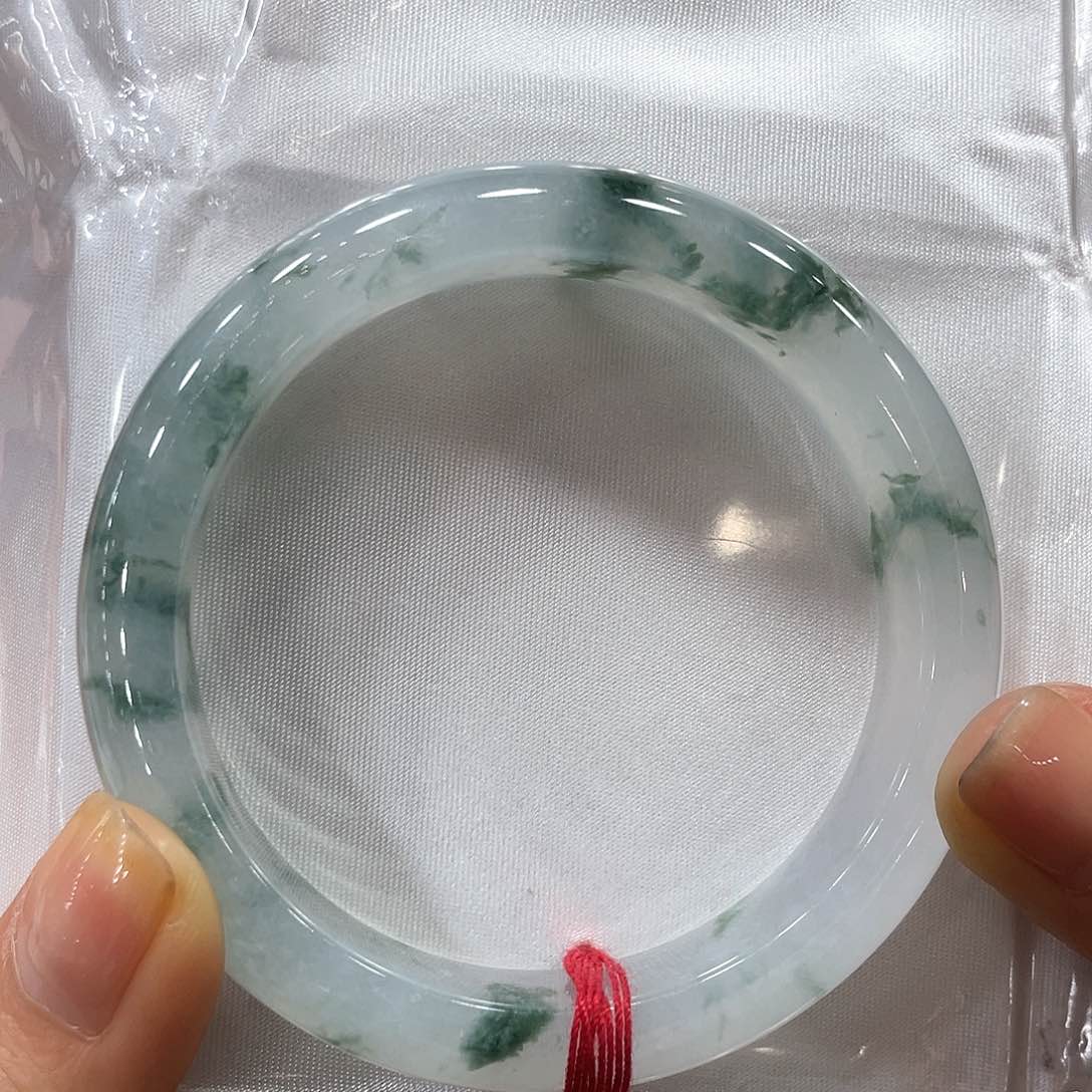 翡翠手镯未镶嵌翡翠手镯