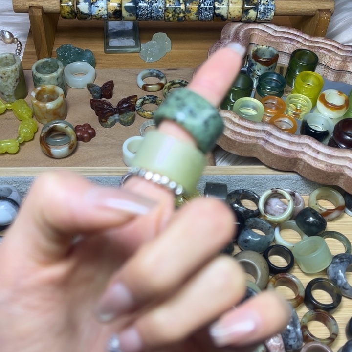 蛇纹石玉未镶嵌戒圈