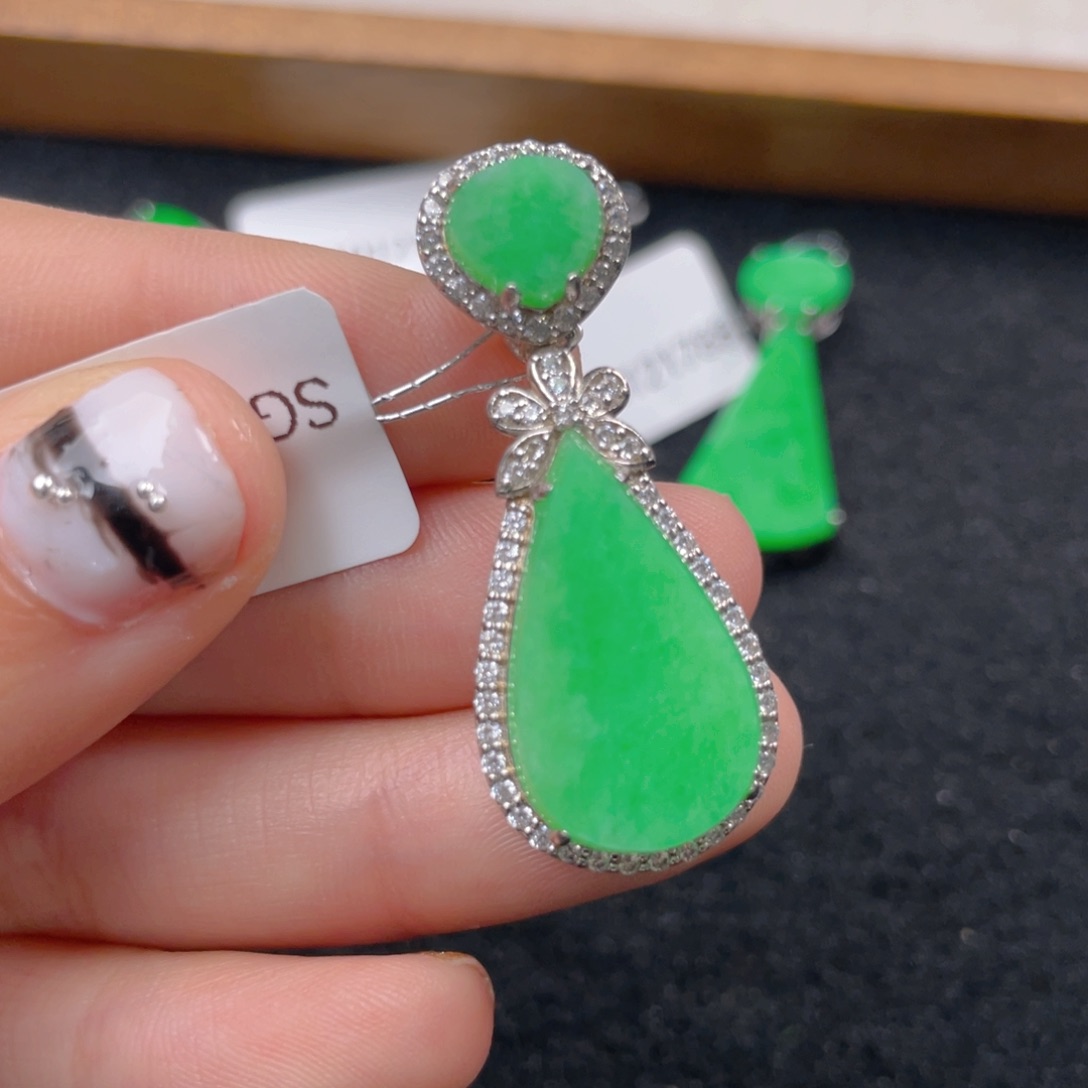 翡翠颈饰银S925镶嵌b b b n