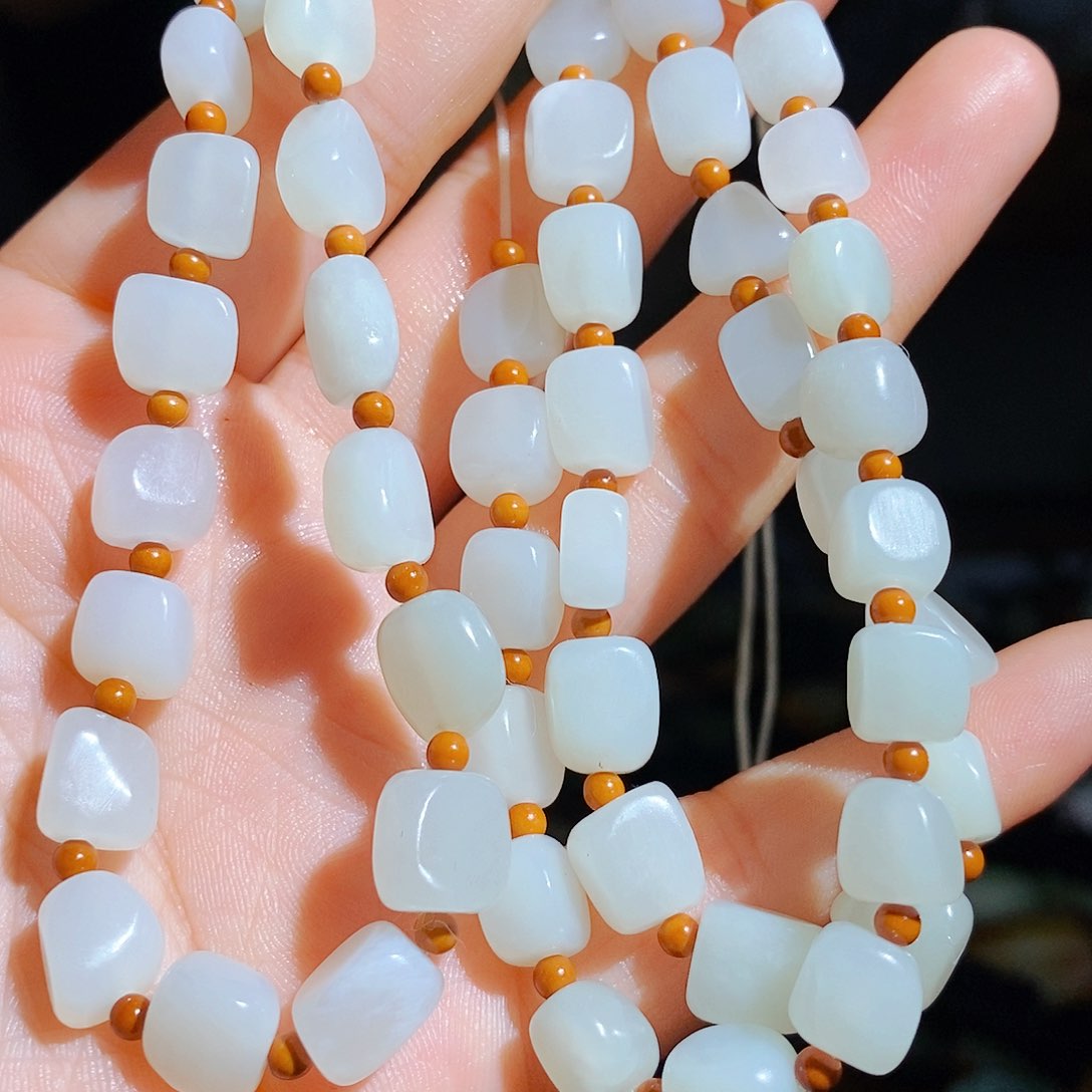 和田玉颈饰未镶嵌