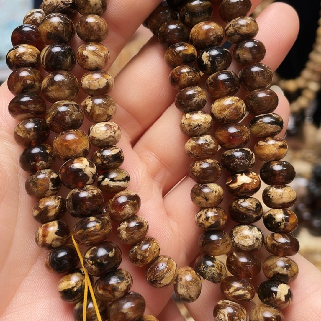 琥珀裸石未镶嵌九