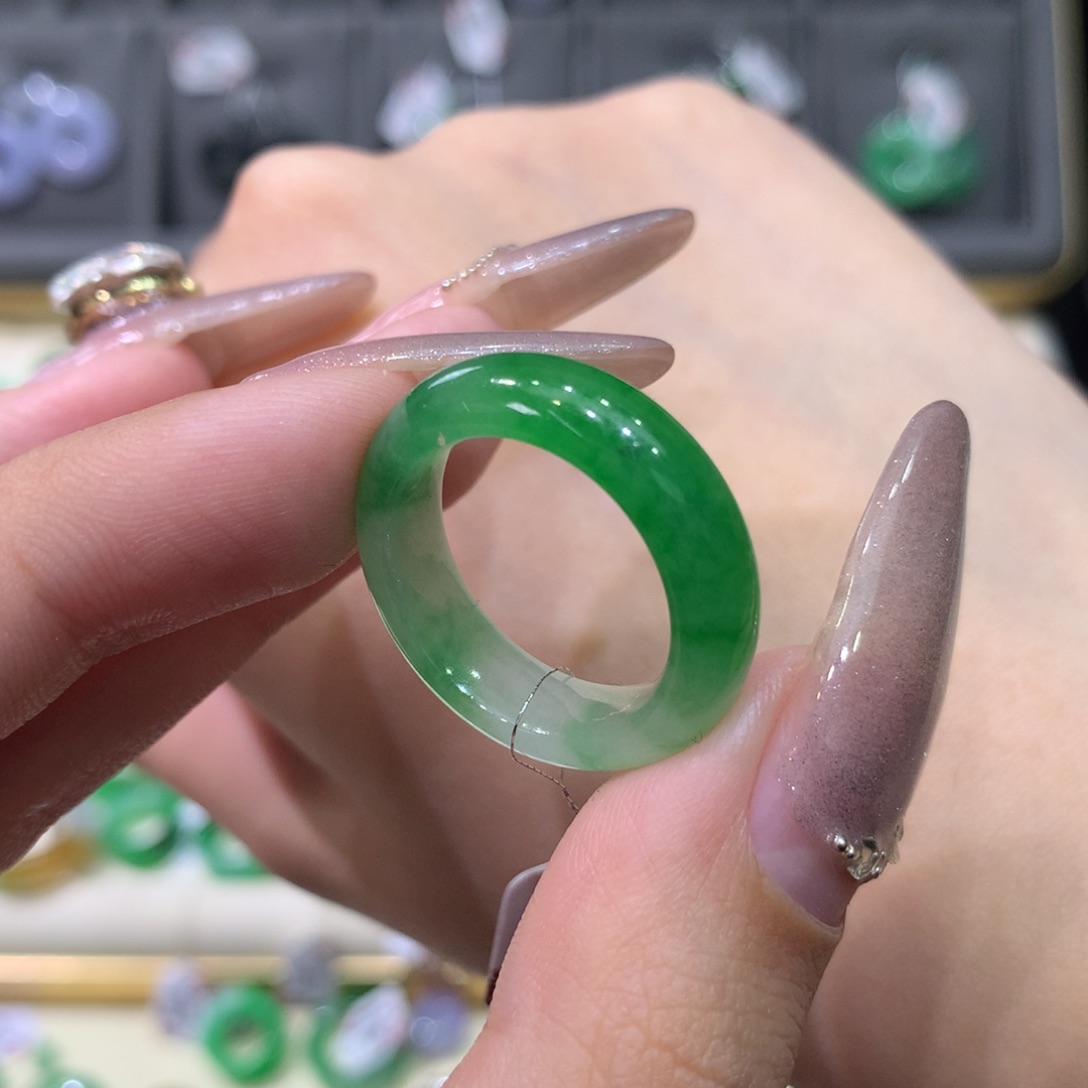 翡翠戒指未镶嵌芙蓉绿