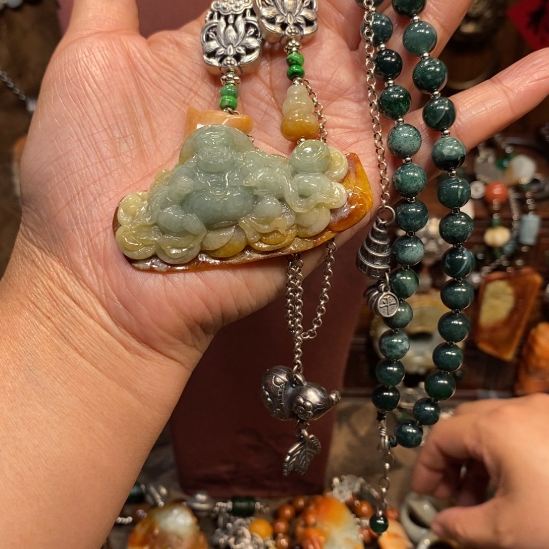 翡翠吊坠(赠链)未镶嵌