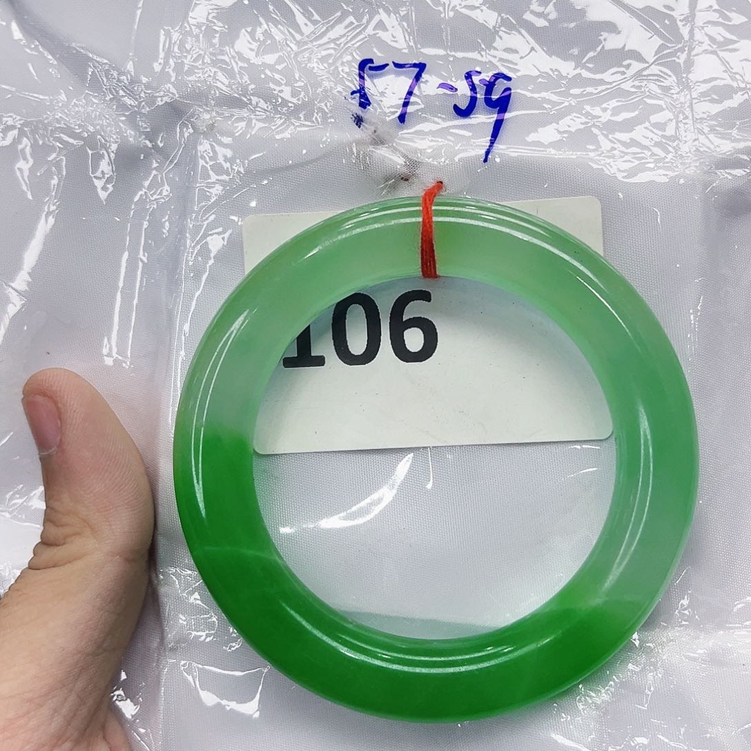 翡翠手镯未镶嵌多样性