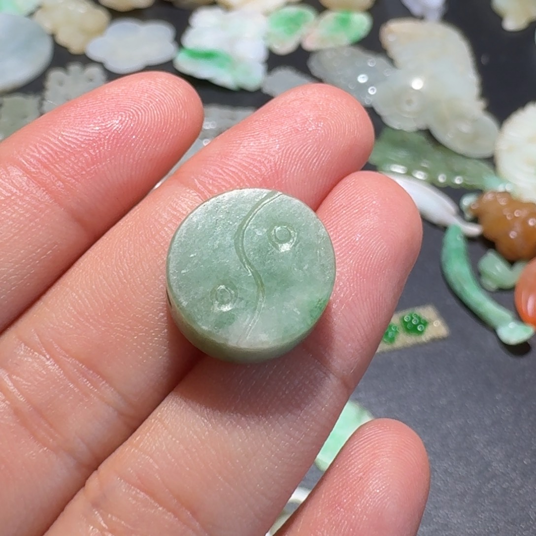 雪***时翡翠未镶嵌颈饰1111