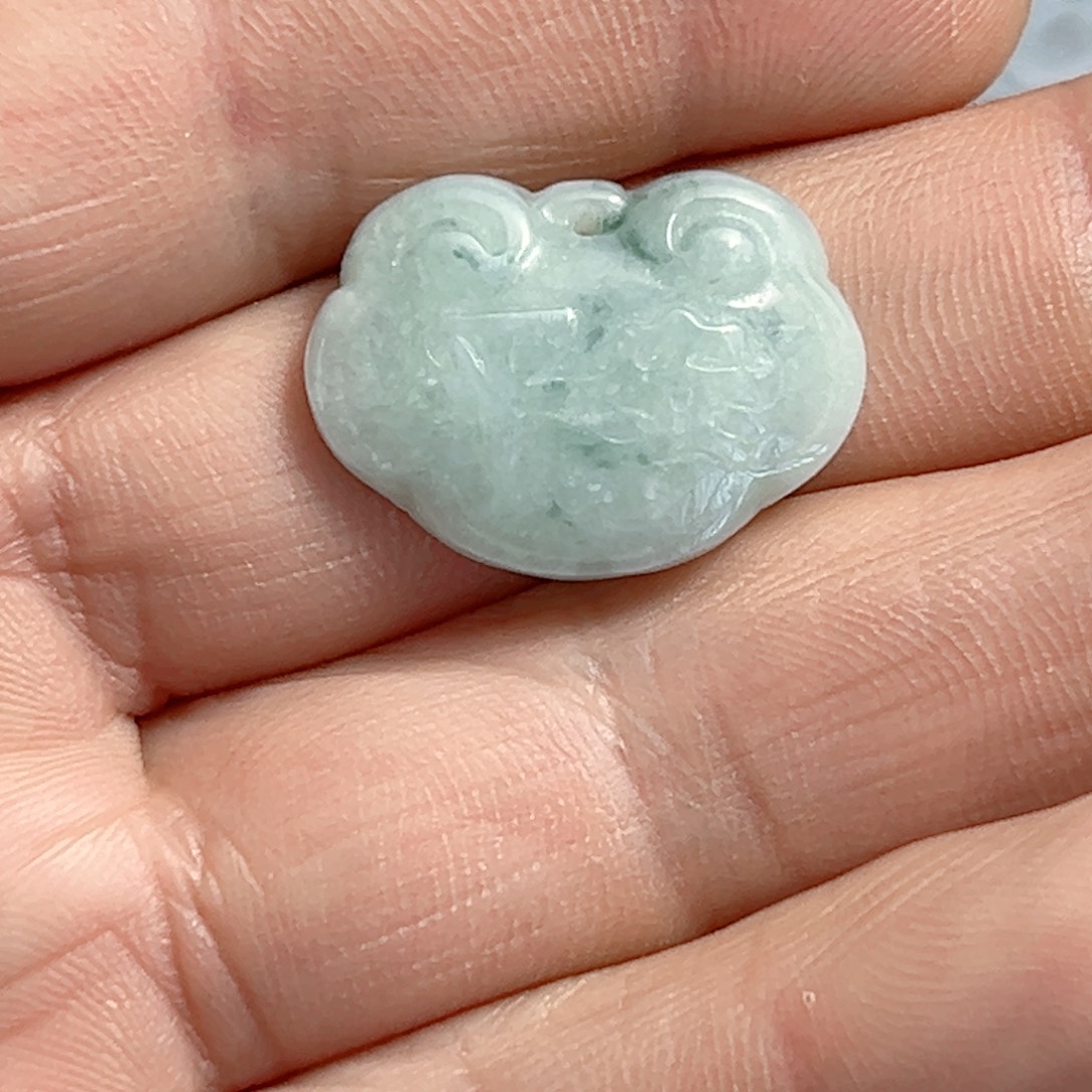 翡翠未镶嵌颈饰平安锁