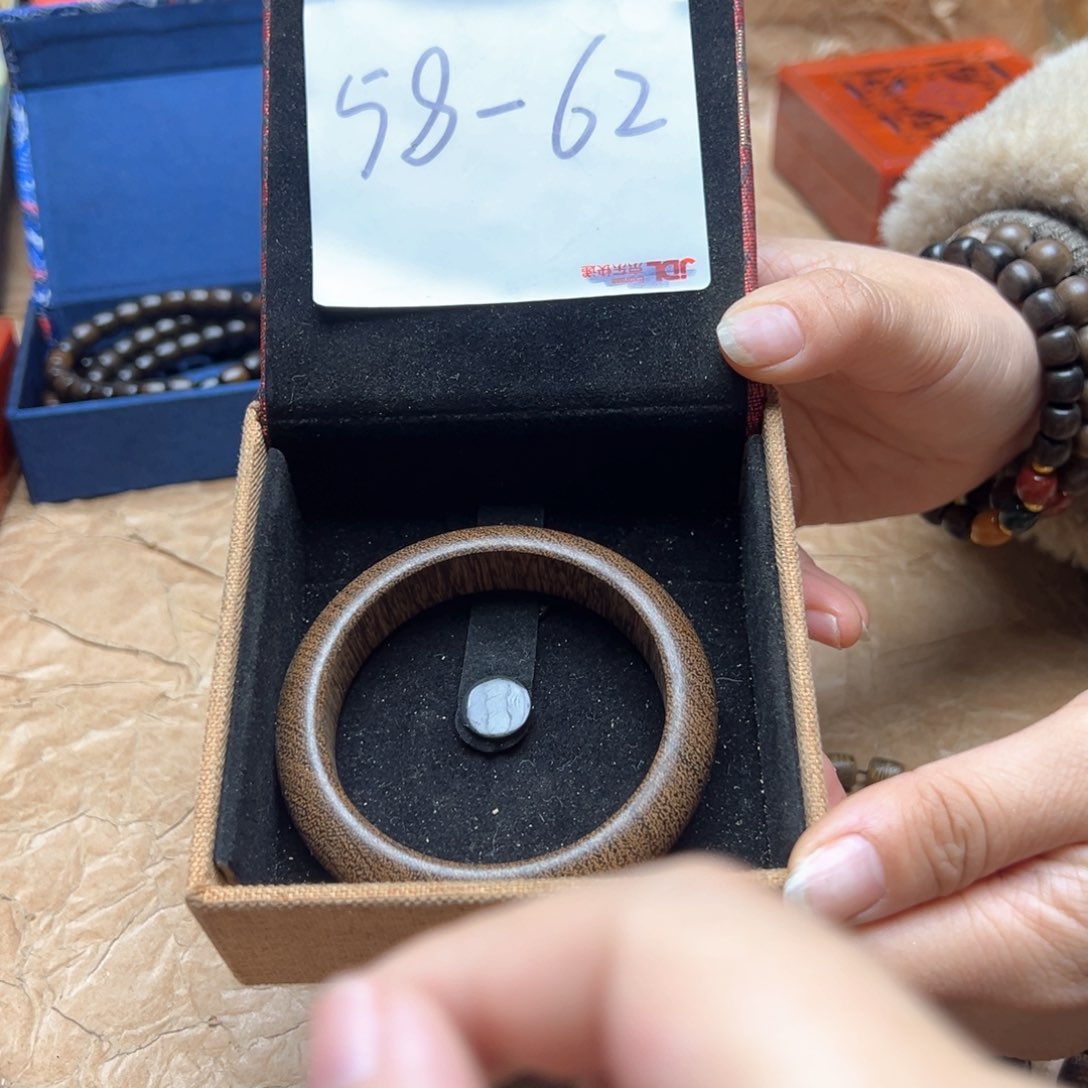 大叶紫檀（黑酸枝木类）