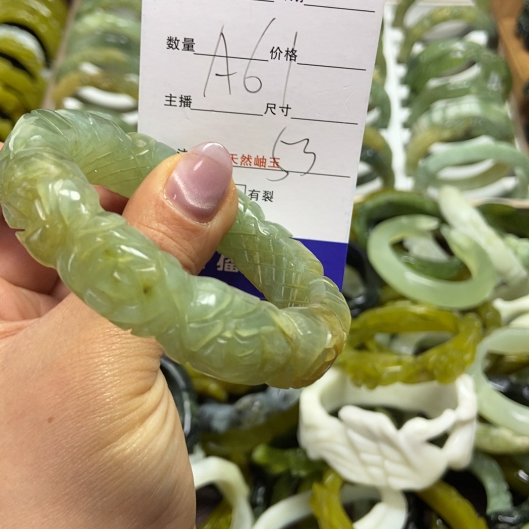蛇纹石玉手镯未镶嵌