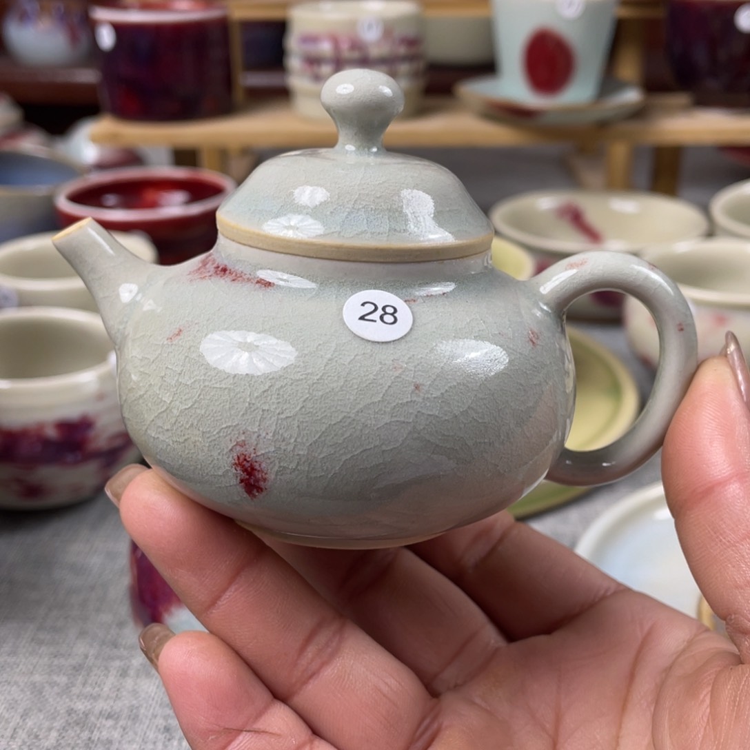 瓷片熠***球钧瓷茶器。微微瑕