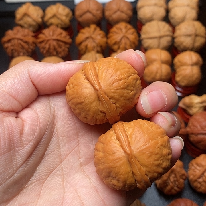 文玩核桃吊坠元宝