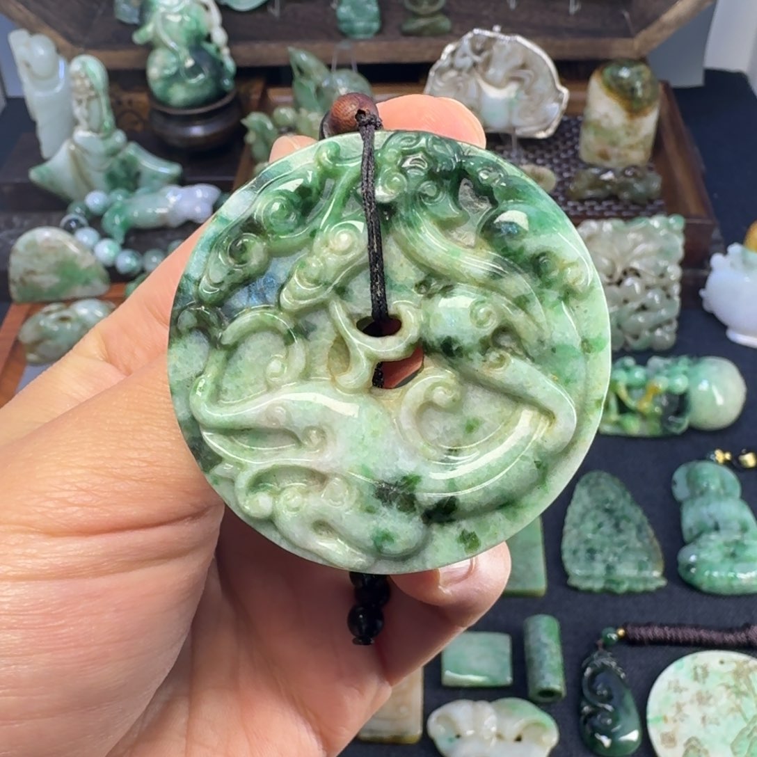 翡翠颈饰未镶嵌翡翠颈饰未镶嵌..