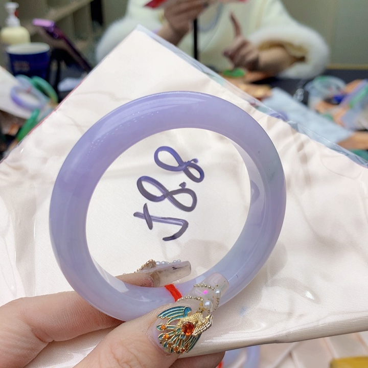 翡翠手镯未镶嵌翡翠手镯