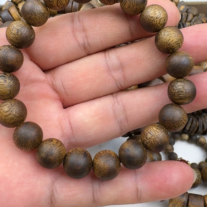 宁***远沉香手串乌身手串8克加