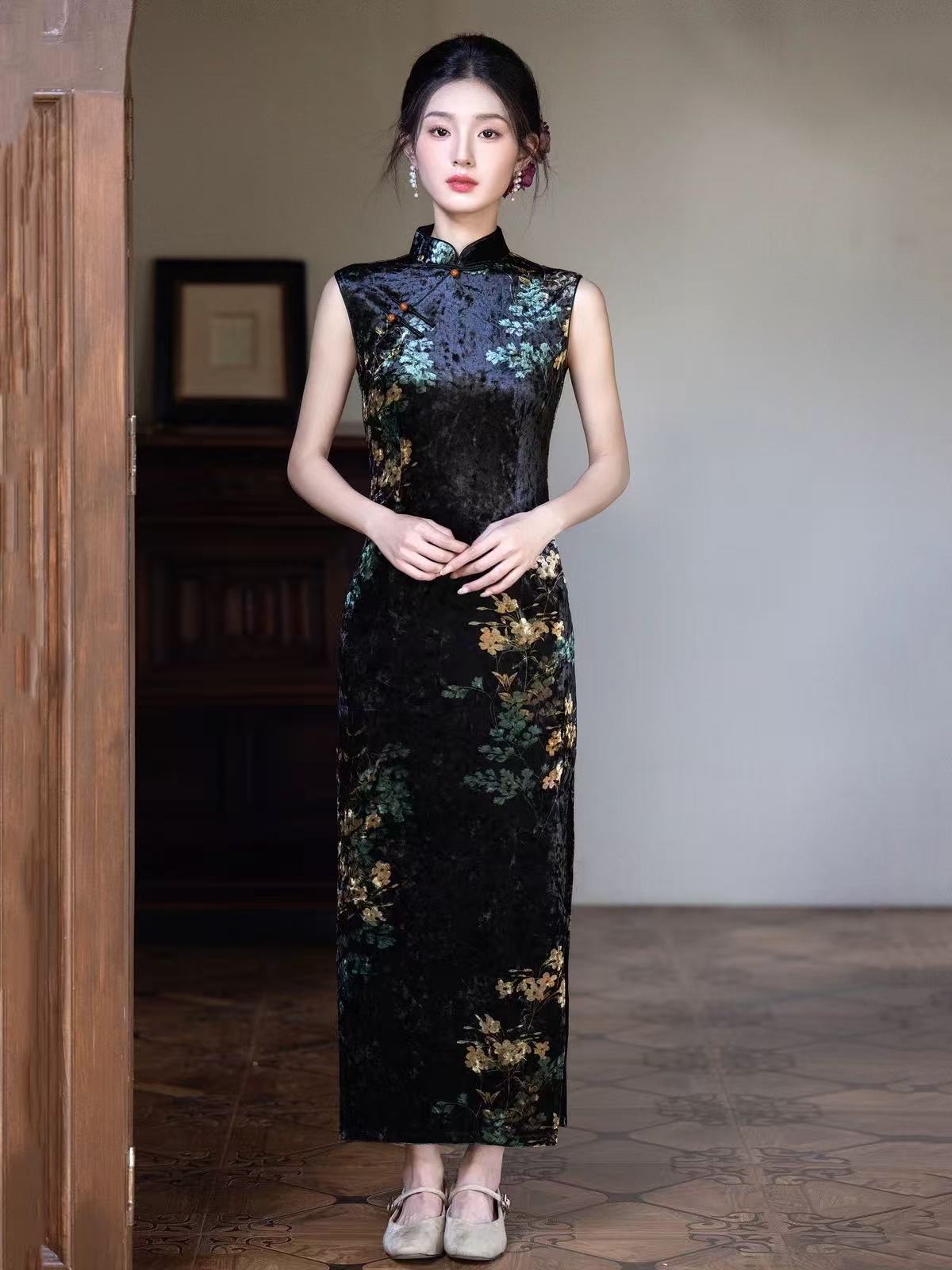 秋季新款年轻款高端黑色丝绒旗袍2025秋季绝美少女日常显白