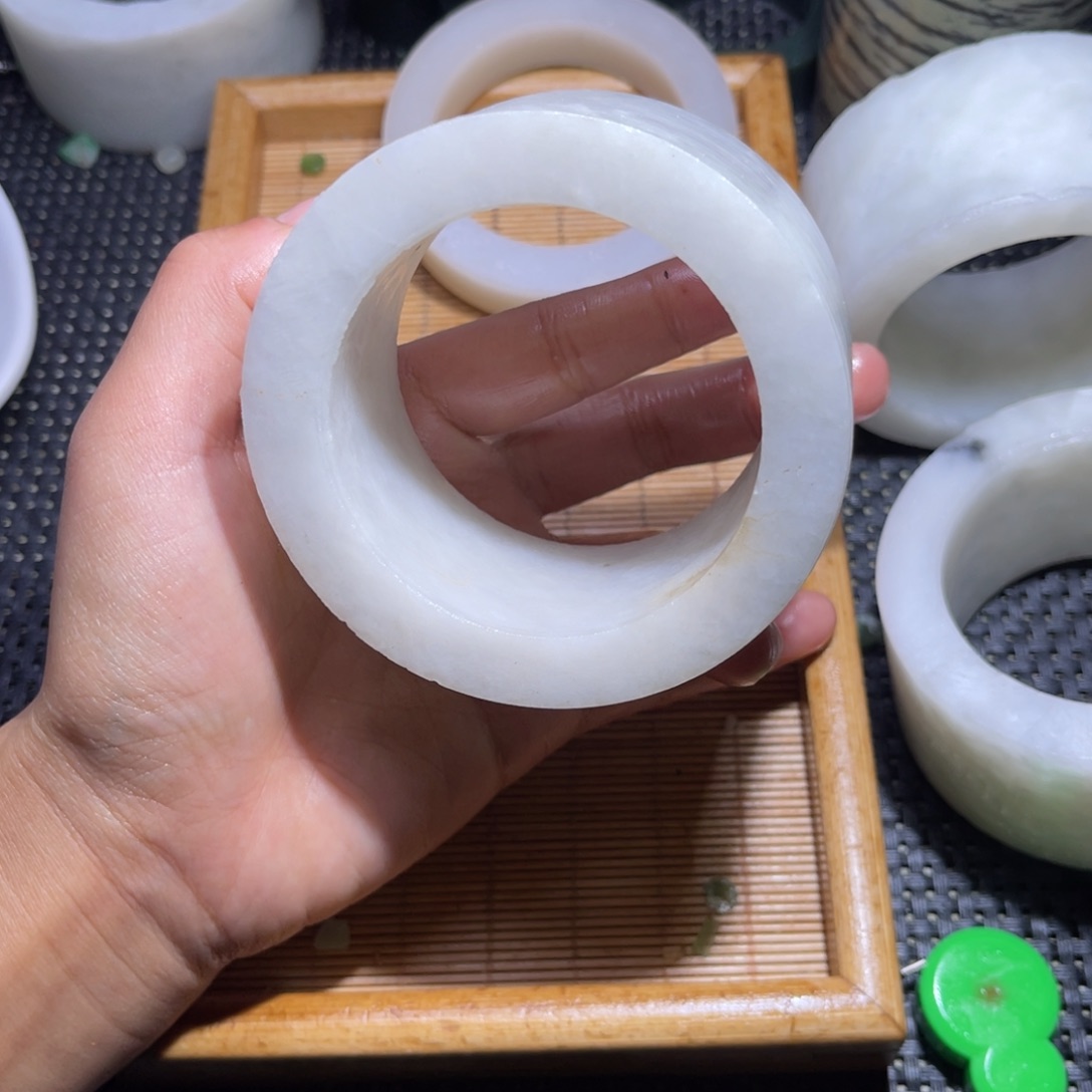 未镶嵌和田玉车挂