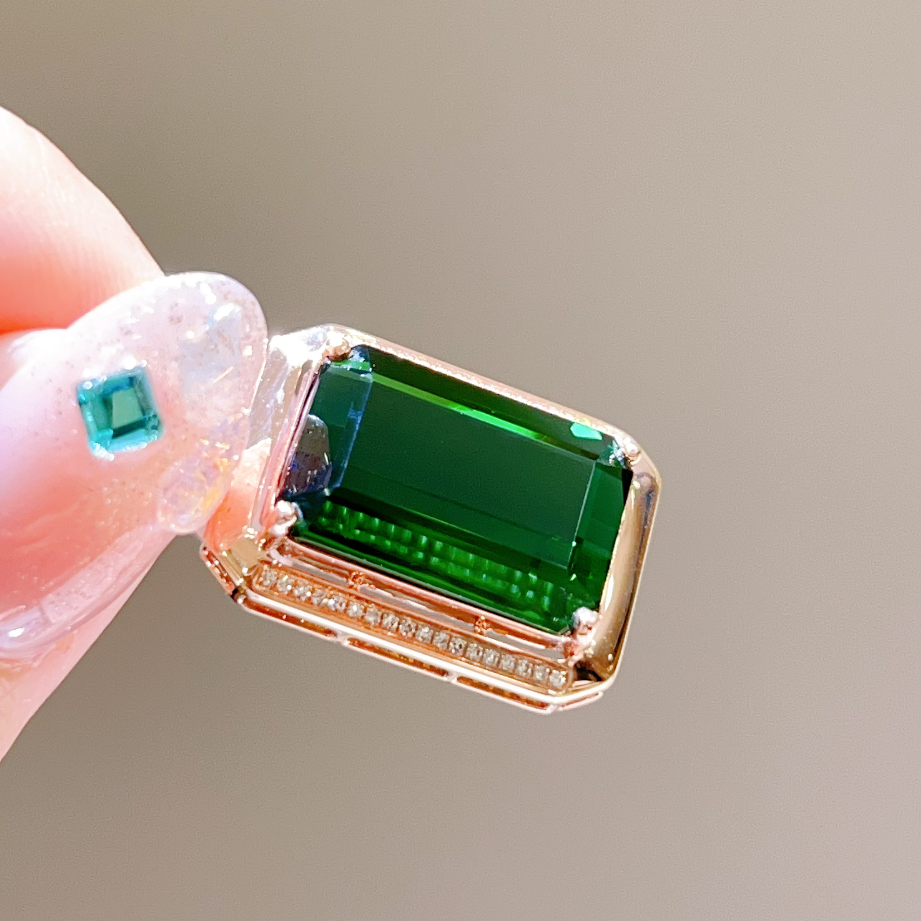 8.88ct 18K玫瑰金镶嵌碧玺吊坠 7600