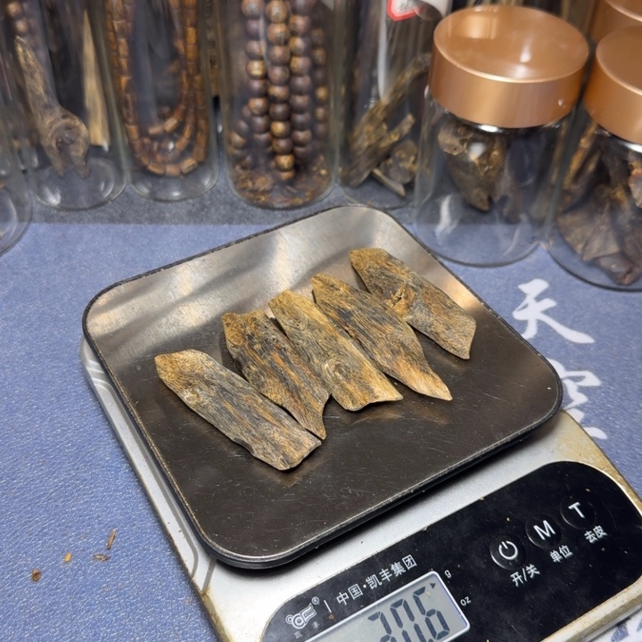 飘***线香海南蓝宝石沉水浮老料30克