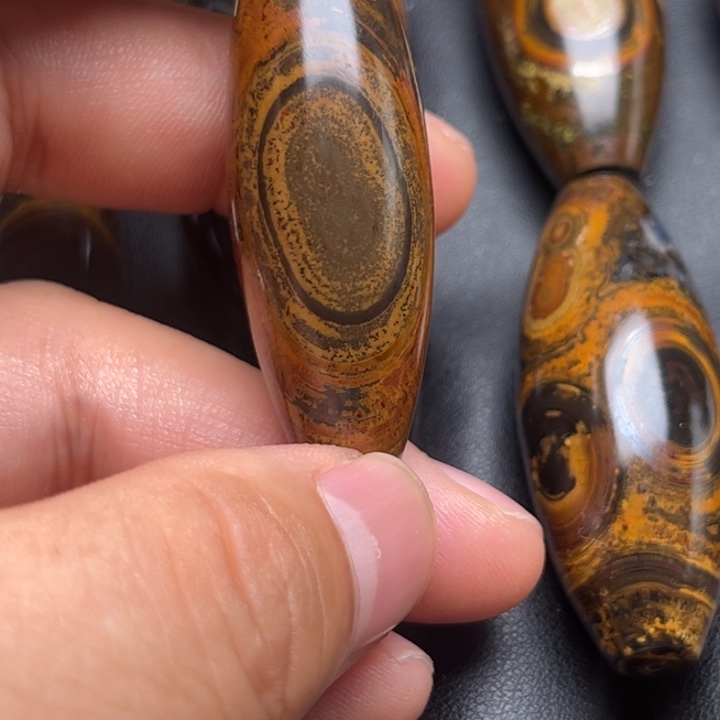 色***彩查罗石未镶嵌颈饰珠