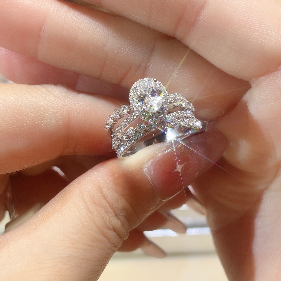 实验室培育钻石18K金镶嵌0.76D-E/VS，15