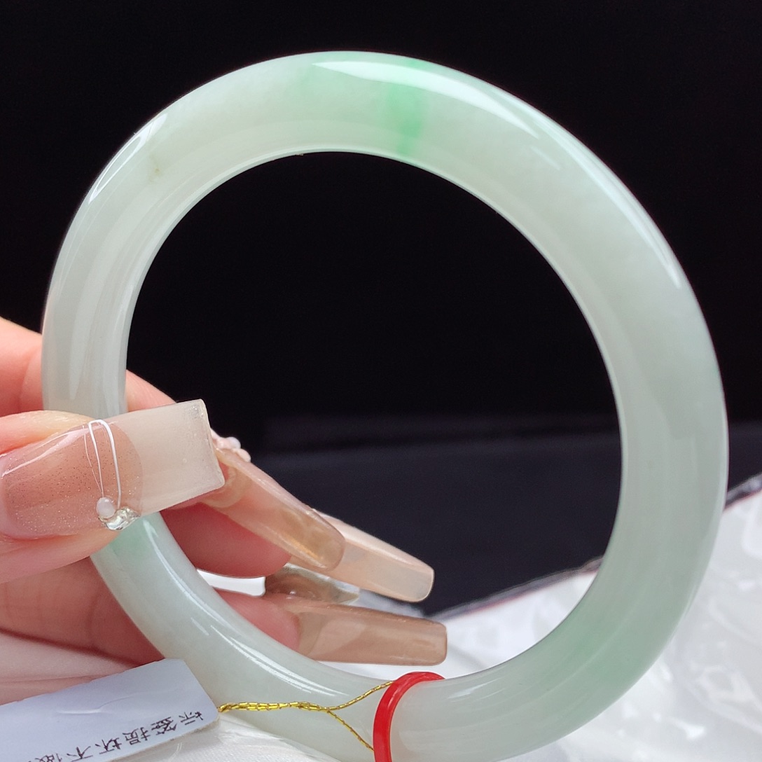 翡翠手镯（圆镯）未镶嵌55圆条1084