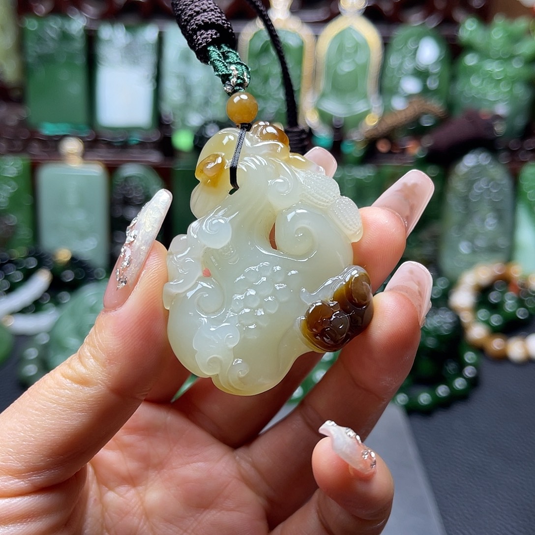 和田玉未镶嵌颈饰