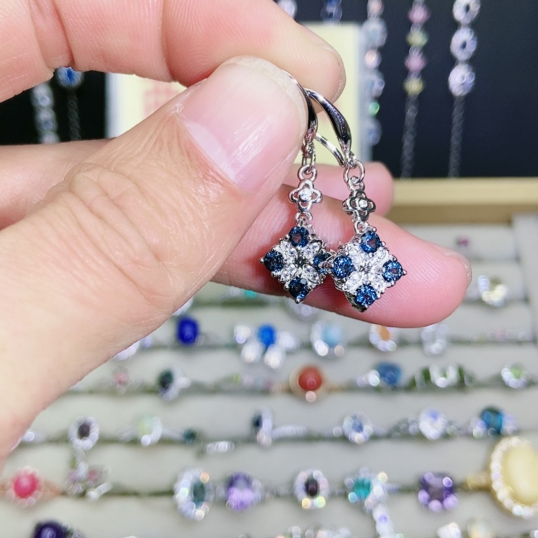 【闪购商品】未镶嵌托帕石耳饰