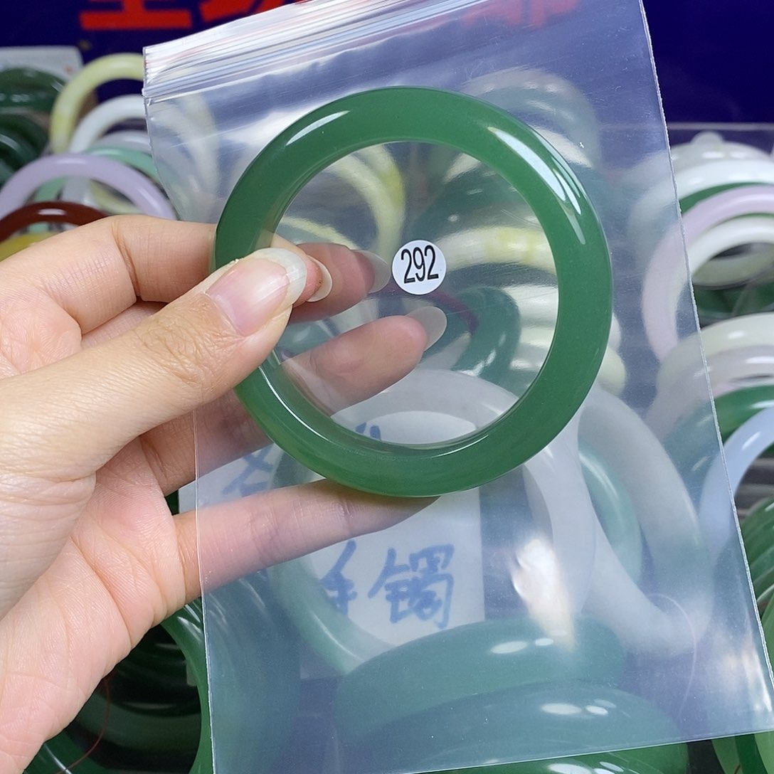 石英质玉手镯未镶嵌57