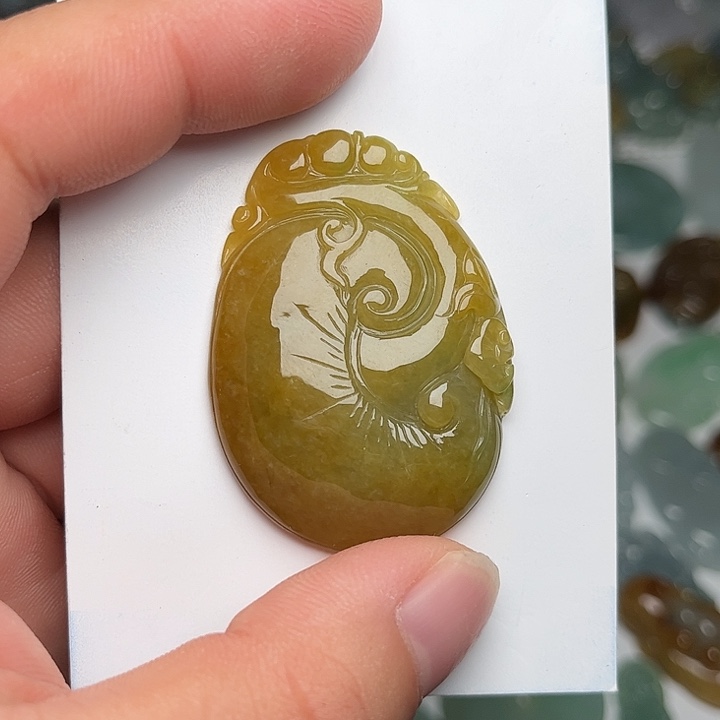 翡翠未镶嵌颈饰如意