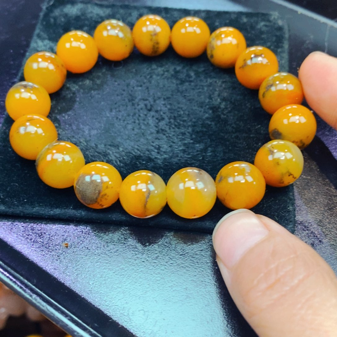 未镶嵌石英质玉（黄龙玉）颈饰