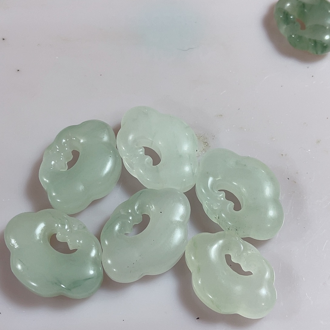 石英质玉颈饰未镶嵌