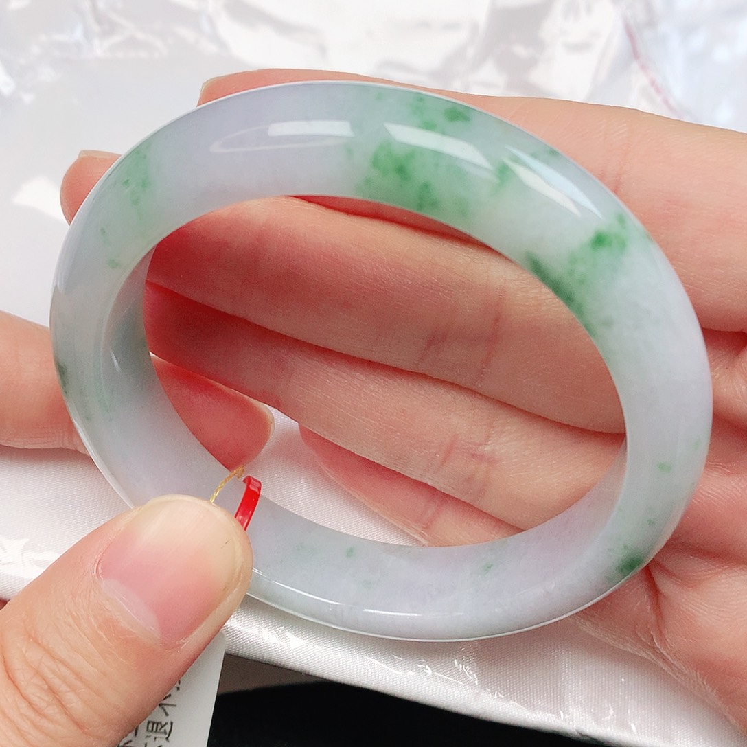 翡翠手镯未镶嵌抖音556