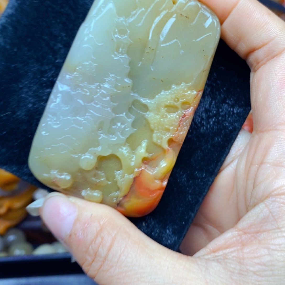 石英质玉（黄龙玉）未镶嵌颈饰