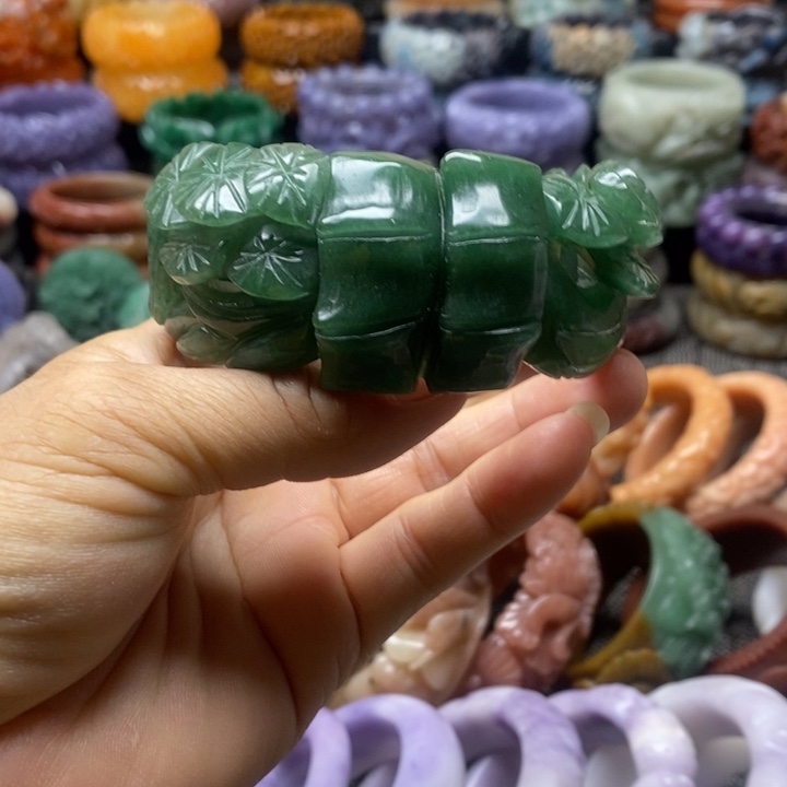 未镶嵌手镯石英质玉（佘太翠）陕****）