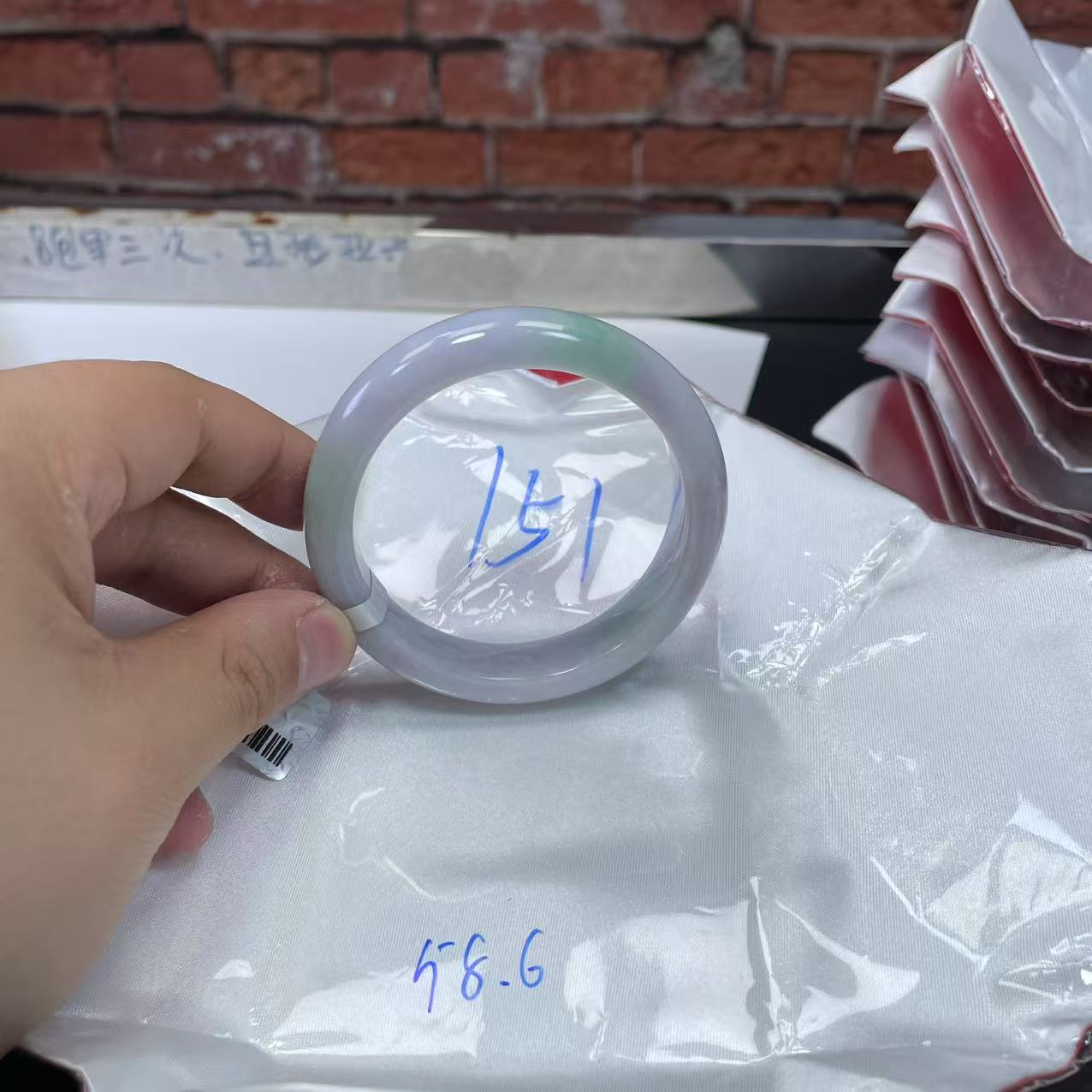 毛货手镯需精细抛光/151