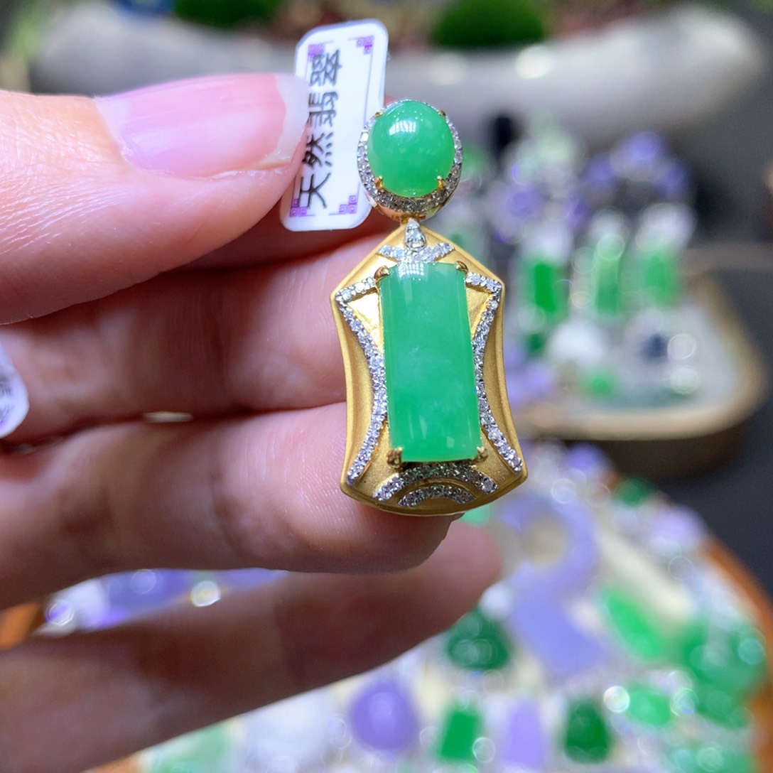 【闪购商品】翡翠颈饰18K金镶嵌翡翠吊坠项链